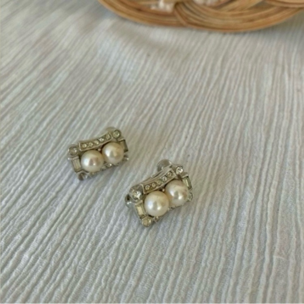 Vendome Pearl Rhinestone Earrings Vintage Elegant Classic Style Minimal Pearlcor - Picture 7 of 11